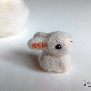 Tűnemezelt fehér nyuszi - aranyos húsvéti dísz - Meska.hu