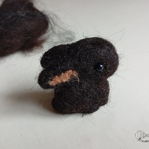 Tűnemezelt fekete nyuszi - aranyos húsvéti dísz - Meska.hu