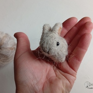 Tűnemezelt szürke nyuszi - aranyos húsvéti dísz - játék & sport - plüssállat & játékfigura - nyuszi - Meska.hu