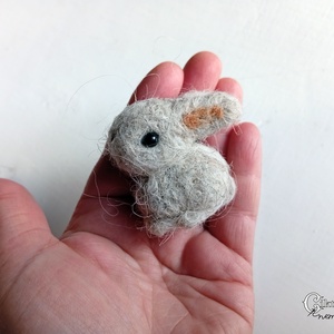 Tűnemezelt szürke nyuszi - aranyos húsvéti dísz - játék & sport - plüssállat & játékfigura - nyuszi - Meska.hu