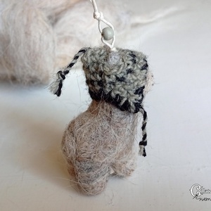 Tűnemezelt szürke alpaka horgolt sapkában - játék & sport - plüssállat & játékfigura - láma - Meska.hu