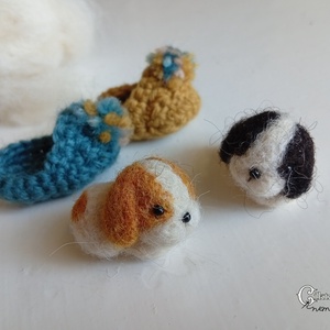 Tűnemezelt miniatűr kiskutya horgolt papucsban - játék & sport - plüssállat & játékfigura - kutya - Meska.hu