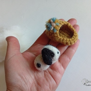 Tűnemezelt miniatűr kiskutya horgolt papucsban - játék & sport - plüssállat & játékfigura - kutya - Meska.hu