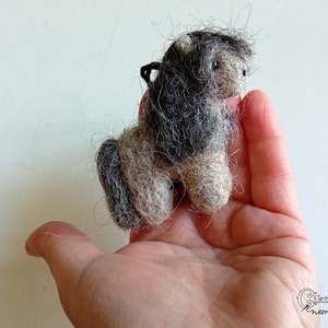 Tűnemezelt szürke póni/lovacska - játék & sport - plüssállat & játékfigura - ló - Meska.hu