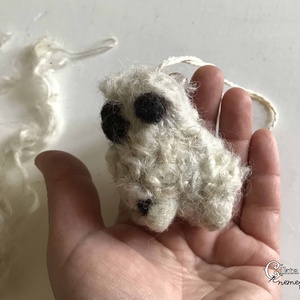 Tűnemezelt bárány wallisi gyapjúból - miniatűr wallisi juh figura/dekoráció - otthon & életmód - dekoráció - dekoratív figurák és szobrok - Meska.hu