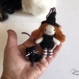 Nemezelt mini boszorkány baba fekete macskával - otthon & életmód - dekoráció - halloween - halloweeni figurák - Meska.hu