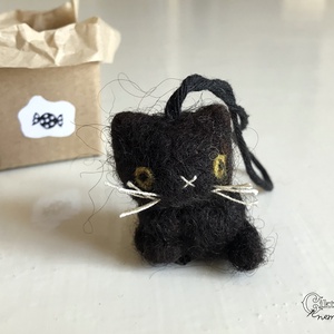 Miniatűr tűnemezelt fekete macska dobozban - aranyos Halloween dekoráció - Meska.hu