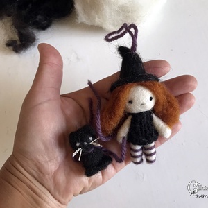 Nemezelt mini boszorkány baba fekete macskával - otthon & életmód - dekoráció - halloween - halloweeni figurák - Meska.hu