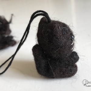 Aranyos tűnemezelt fekete macska - racka gyapjúból - otthon & életmód - dekoráció - halloween - halloweeni figurák - Meska.hu