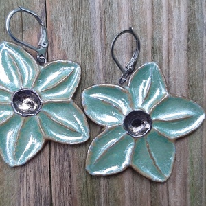 Virág fülbevalók - ékszer - fülbevaló - lógó fülbevaló - Meska.hu