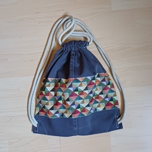 Tornazsák / oviszsák, újrahasznosított textilekből - többféle színösszeállításban, egyedi motívummal - Meska.hu