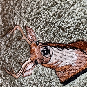 Vadászos hímzett törölköző - otthon & életmód - fürdőszoba - törölköző - Meska.hu