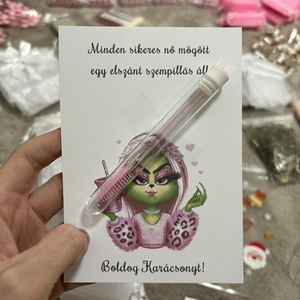 Vendégajándék - karácsonyi grincs - szempillakifésülő kefével, Karácsony, Karácsonyi ajándékozás, Karácsonyi képeslap, üdvözlőlap, ajándékkísérő, Papírművészet, MESKA