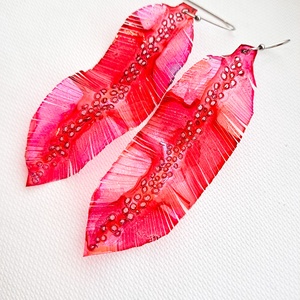 Tollafülbe fülbevaló, madártoll - fenntartható ékszer - ékszer - fülbevaló - lógó fülbevaló - Meska.hu