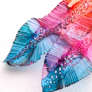 Tollafülbe fülbevaló, madártoll - fenntartható ékszer - ékszer - fülbevaló - lógó fülbevaló - Meska.hu