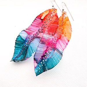 Tollafülbe fülbevaló, madártoll - fenntartható ékszer - ékszer - fülbevaló - lógó fülbevaló - Meska.hu