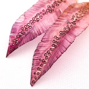 Tollafülbe fülbevaló, madártoll - fenntartható ékszer - ékszer - fülbevaló - lógó fülbevaló - Meska.hu