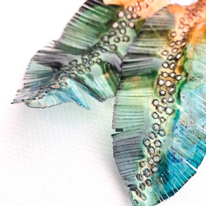 Tollafülbe fülbevaló, madártoll - fenntartható ékszer - ékszer - fülbevaló - lógó fülbevaló - Meska.hu