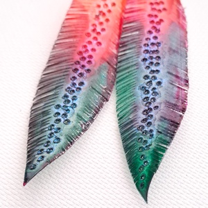 Tollafülbe fülbevaló, madártoll - fenntartható ékszer - ékszer - fülbevaló - lógó fülbevaló - Meska.hu