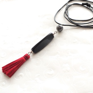 Fekete dáma... hosszú bojtos medál zsinóron - ékszer - nyaklánc - medál - Meska.hu