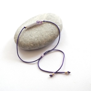 Pont, pont, vesszőcske... kalcedon, ametiszt, fluorit zsinóros - csúszócsomós karkötő - ékszer - karkötő - gyöngyös karkötő - Meska.hu