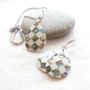 Intarziás gyöngyház - pávakagyló csepp nyaklánc és fülbevaló szett - ékszer - ékszerszett - Meska.hu