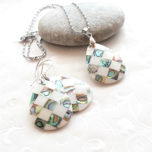 Intarziás gyöngyház - pávakagyló csepp nyaklánc és fülbevaló szett - ékszer - ékszerszett - Meska.hu