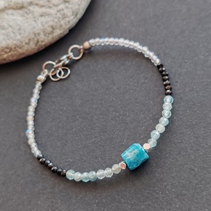 Minidesign... fényhozó labradorit - apatit -  spinel karkötő, Ékszer, Karkötő, Gyöngyös karkötő, Ékszerkészítés, MESKA
