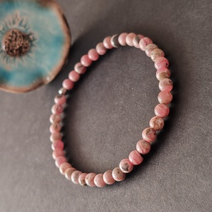 Rodokrozit gumis karkötő - ékszer - karkötő - gyöngyös karkötő - Meska.hu