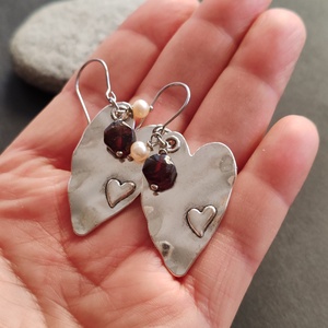 Nagy szív... gránát - tenyésztett gyöngy fülbevaló  - ékszer - fülbevaló - lógó fülbevaló - Meska.hu