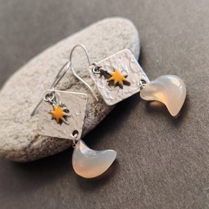 Hold fülbevaló  - ékszer - fülbevaló - lógó fülbevaló - Meska.hu