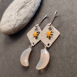 Hold fülbevaló  - ékszer - fülbevaló - lógó fülbevaló - Meska.hu