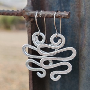 Tekervény ... alumínium fülbevaló  - ékszer - fülbevaló - lógó fülbevaló - Meska.hu