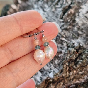 Tenyésztett gyöngy - apatit - napkő fülbevaló  - ékszer - fülbevaló - lógó fülbevaló - Meska.hu