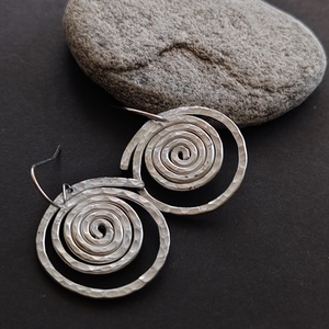 Csiga... alumínium fülbevaló  - ékszer - fülbevaló - lógó fülbevaló - Meska.hu