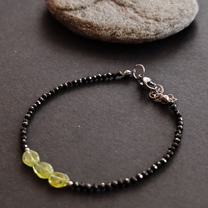 Minidesign... peridot/olivin - spinel nemesacél karkötő, Ékszer, Karkötő, Gyöngyös karkötő, Ékszerkészítés, MESKA