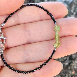 Minidesign... peridot/olivin - spinel nemesacél karkötő - ékszer - karkötő - gyöngyös karkötő - Meska.hu