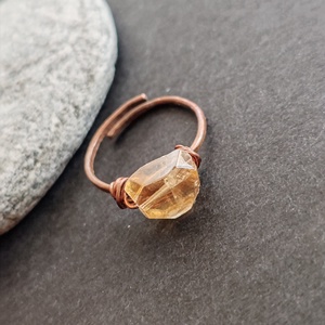 Mézkalcit vörösréz gyűrű  - ékszer - gyűrű - fonódó gyűrű - Meska.hu