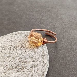 Mézkalcit vörösréz gyűrű  - ékszer - gyűrű - fonódó gyűrű - Meska.hu