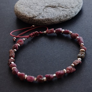 Nyers rubin karkötő , Ékszer, Karkötő, Gyöngyös karkötő, Ékszerkészítés, MESKA