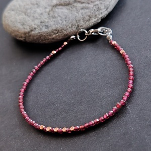 Minidesign... gránát karkötő, Ékszer, Karkötő, Gyöngyös karkötő, Ékszerkészítés, MESKA