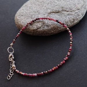 Minidesign... rubin karkötő - ékszer - karkötő - gyöngyös karkötő - Meska.hu