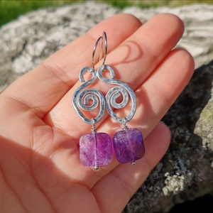 Ametiszt alumínium fülbevaló  - ékszer - fülbevaló - lógó fülbevaló - Meska.hu