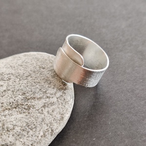 Széles alumínium gyűrű  - ékszer - gyűrű - fonódó gyűrű - Meska.hu