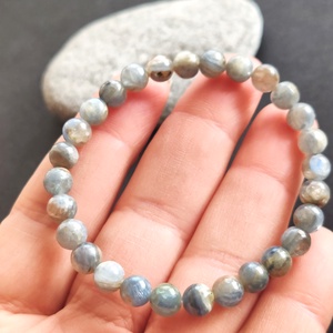 Kianit gumis karkötő - ékszer - karkötő - gyöngyös karkötő - Meska.hu