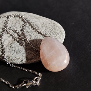 Aurás rózsakvarc medálos acél nyaklánc - ékszer - nyaklánc - medálos nyaklánc - Meska.hu
