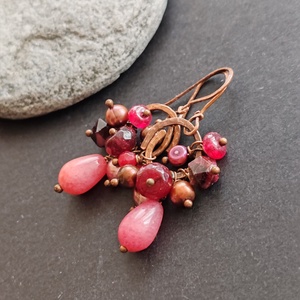 Málnácska... fürtös vörösréz fülbevaló, Ékszer, Fülbevaló, Lógó fülbevaló, Ékszerkészítés, Fémmegmunkálás, Epres - málnás színű fülbevaló, gránát, achát, jáde és édesvízi tenyésztett gyöngy fürttel, vörösré..., MESKA