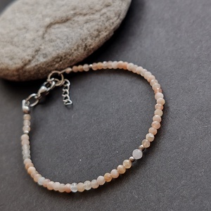 Minidesign... holdkő -  a nők örök köve - karkötő  - ékszer - karkötő - gyöngyös karkötő - Meska.hu