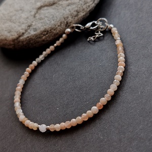 Minidesign... holdkő -  a nők örök köve - karkötő  - ékszer - karkötő - gyöngyös karkötő - Meska.hu