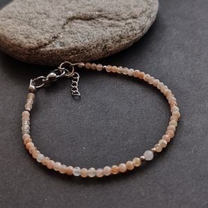 Minidesign... holdkő -  a nők örök köve - karkötő  - ékszer - karkötő - gyöngyös karkötő - Meska.hu